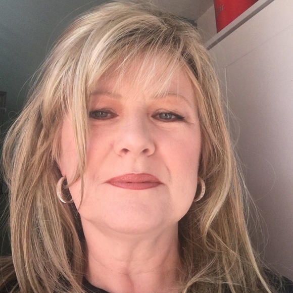 Meet your Posher, Pauline - Picture 1 of 1